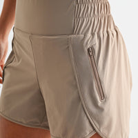 Contour Scallop Active Shorts