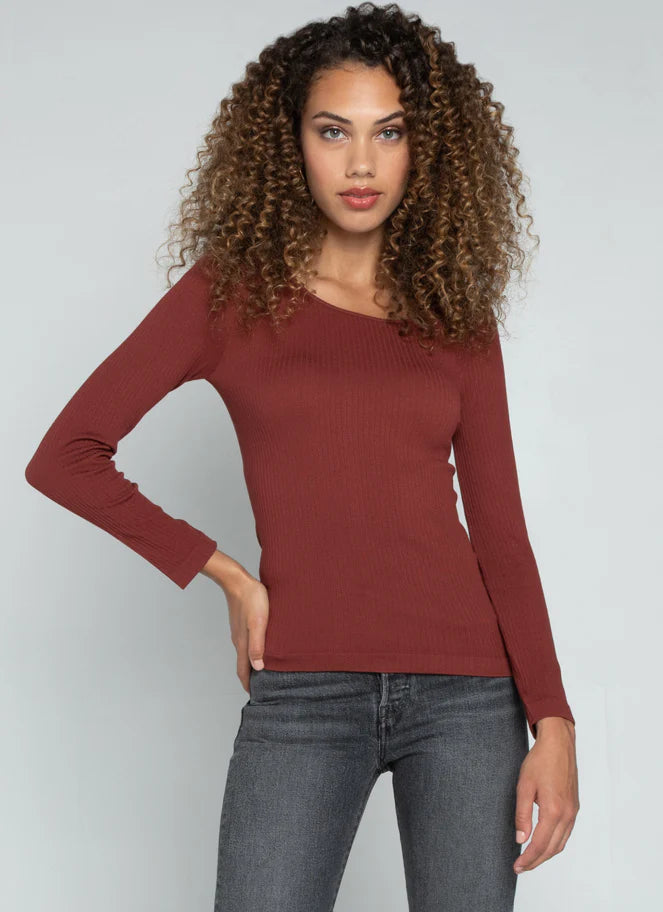 C'est Moi Seamless Rib Crew Neck Top