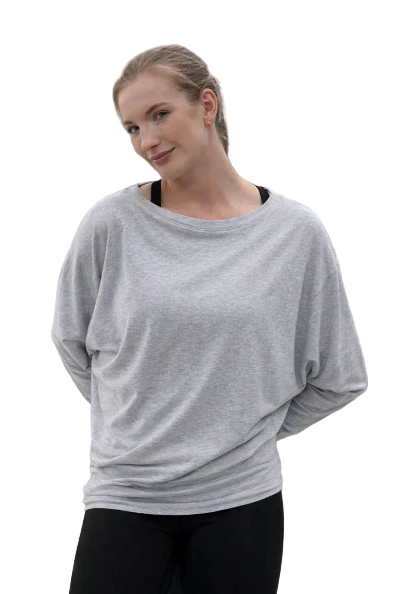 Woman wearing a gray oversized shirt on a city street